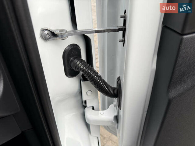 Білий Опель Movano, об'ємом двигуна 0 л та пробігом 156 тис. км за 17400 $, фото 70 на Automoto.ua