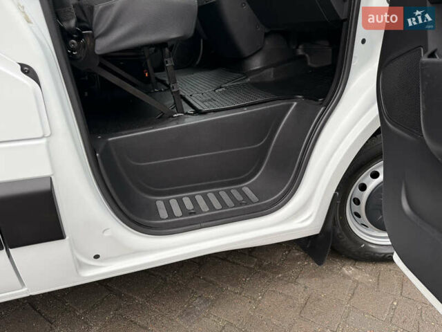 Білий Опель Movano, об'ємом двигуна 0 л та пробігом 156 тис. км за 17400 $, фото 62 на Automoto.ua