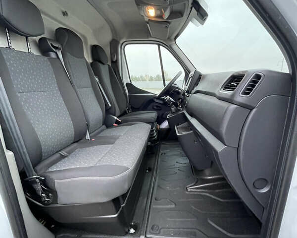 Білий Опель Movano, об'ємом двигуна 2.3 л та пробігом 217 тис. км за 18000 $, фото 20 на Automoto.ua