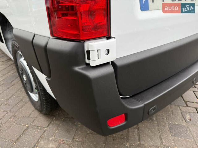 Білий Опель Movano, об'ємом двигуна 0 л та пробігом 156 тис. км за 17400 $, фото 15 на Automoto.ua