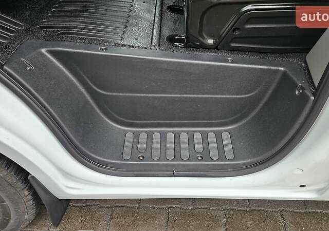 Білий Опель Movano, об'ємом двигуна 2.3 л та пробігом 173 тис. км за 22550 $, фото 33 на Automoto.ua