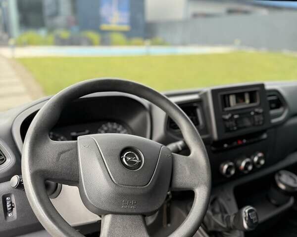 Белый Опель Movano, объемом двигателя 2.3 л и пробегом 200 тыс. км за 20000 $, фото 1 на Automoto.ua