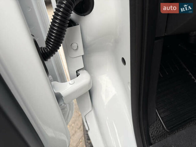 Білий Опель Movano, об'ємом двигуна 0 л та пробігом 156 тис. км за 17400 $, фото 42 на Automoto.ua