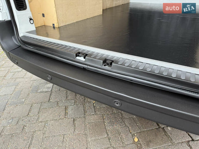 Білий Опель Movano, об'ємом двигуна 0 л та пробігом 156 тис. км за 17400 $, фото 75 на Automoto.ua