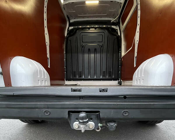 Білий Опель Movano, об'ємом двигуна 2.3 л та пробігом 217 тис. км за 18000 $, фото 10 на Automoto.ua