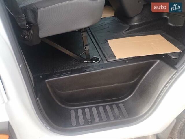 Белый Опель Movano, объемом двигателя 2.3 л и пробегом 150 тыс. км за 18900 $, фото 15 на Automoto.ua