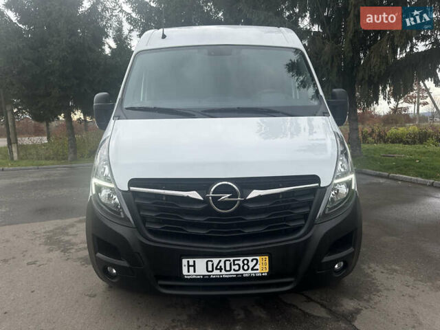 Белый Опель Movano, объемом двигателя 2.3 л и пробегом 196 тыс. км за 20950 $, фото 1 на Automoto.ua