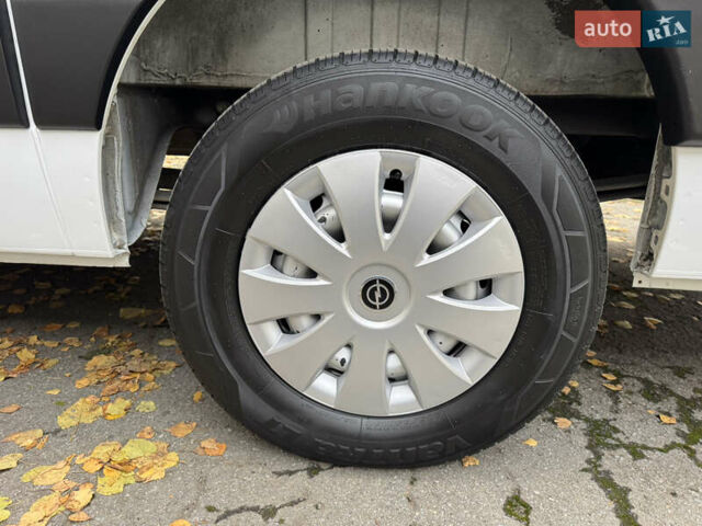 Білий Опель Movano, об'ємом двигуна 2.3 л та пробігом 202 тис. км за 19500 $, фото 29 на Automoto.ua