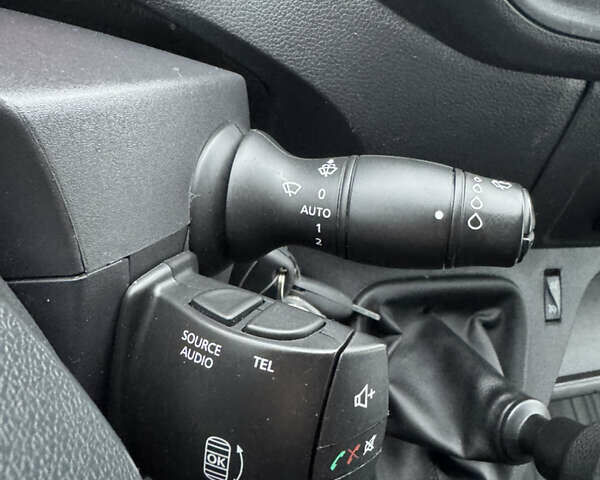 Білий Опель Movano, об'ємом двигуна 2.3 л та пробігом 220 тис. км за 22500 $, фото 26 на Automoto.ua