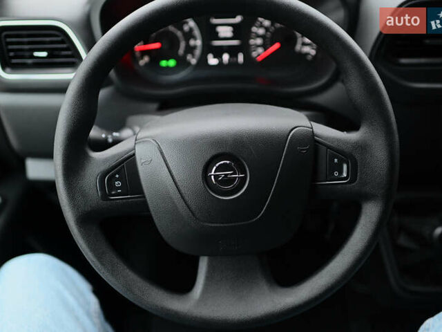 Белый Опель Movano, объемом двигателя 0 л и пробегом 158 тыс. км за 19300 $, фото 42 на Automoto.ua