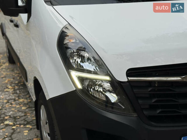 Білий Опель Movano, об'ємом двигуна 2.3 л та пробігом 202 тис. км за 19500 $, фото 17 на Automoto.ua