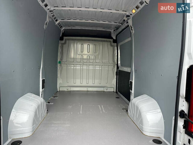 Білий Опель Movano, об'ємом двигуна 2.2 л та пробігом 264 тис. км за 18500 $, фото 14 на Automoto.ua