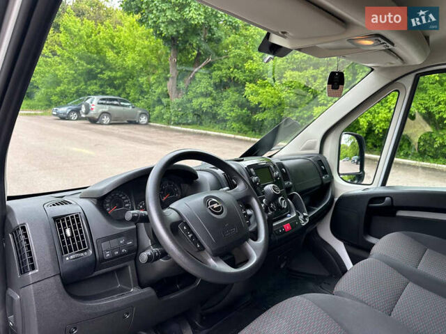 Білий Опель Movano, об'ємом двигуна 2.2 л та пробігом 264 тис. км за 18500 $, фото 6 на Automoto.ua