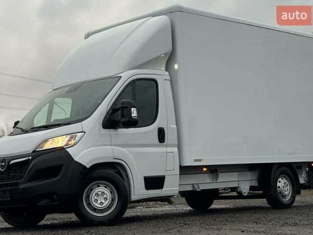 Белый Опель Movano, объемом двигателя 2.2 л и пробегом 220 тыс. км за 25899 $, фото 4 на Automoto.ua