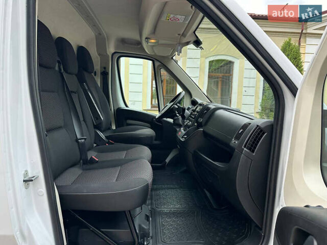 Білий Опель Movano, об'ємом двигуна 2.2 л та пробігом 264 тис. км за 18500 $, фото 10 на Automoto.ua