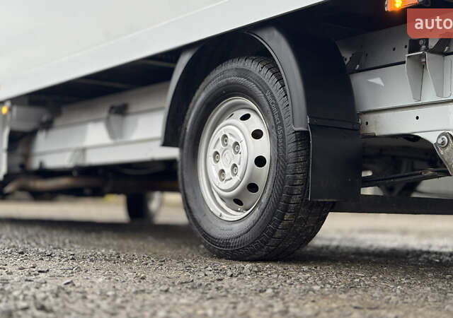 Белый Опель Movano, объемом двигателя 2.2 л и пробегом 220 тыс. км за 25899 $, фото 10 на Automoto.ua