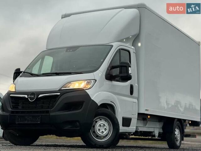 Белый Опель Movano, объемом двигателя 2.2 л и пробегом 220 тыс. км за 25899 $, фото 5 на Automoto.ua