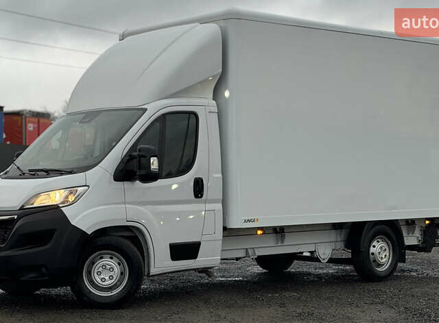 Белый Опель Movano, объемом двигателя 2.2 л и пробегом 220 тыс. км за 25899 $, фото 3 на Automoto.ua