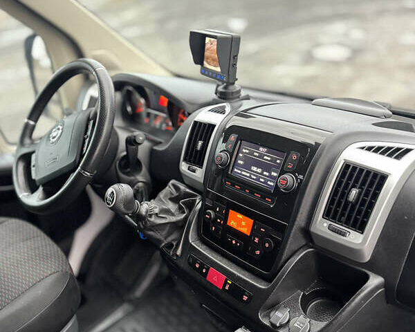 Белый Опель Movano, объемом двигателя 2.2 л и пробегом 220 тыс. км за 25899 $, фото 11 на Automoto.ua