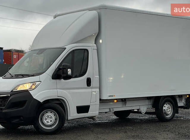 Белый Опель Movano, объемом двигателя 2.2 л и пробегом 220 тыс. км за 25899 $, фото 2 на Automoto.ua