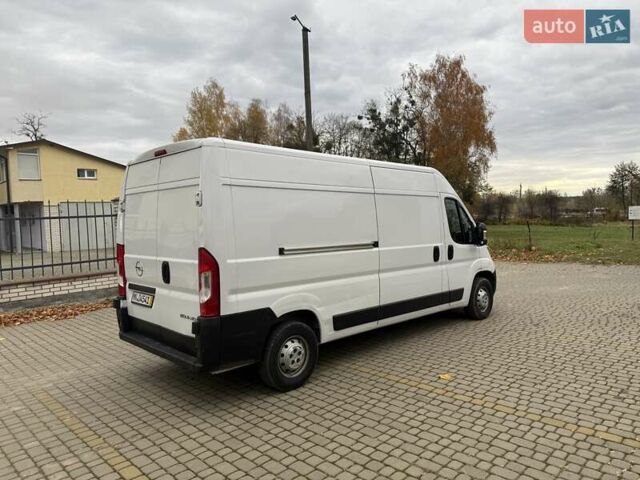 Білий Опель Movano, об'ємом двигуна 2.2 л та пробігом 85 тис. км за 19500 $, фото 2 на Automoto.ua