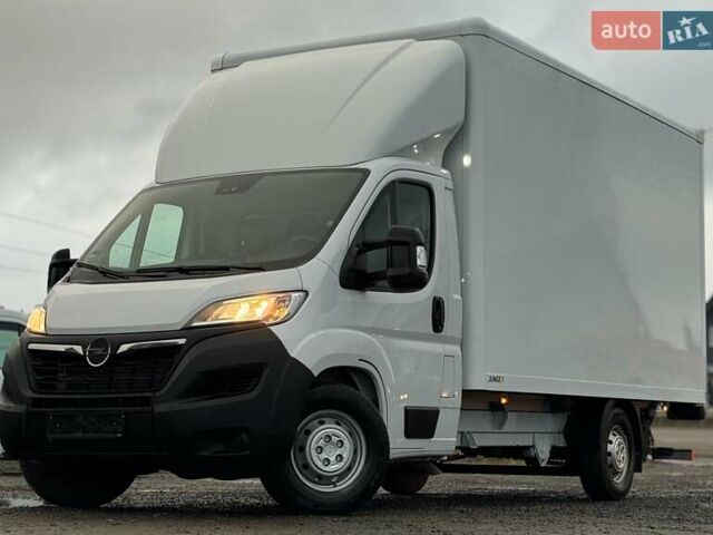 Белый Опель Movano, объемом двигателя 2.2 л и пробегом 220 тыс. км за 25899 $, фото 1 на Automoto.ua