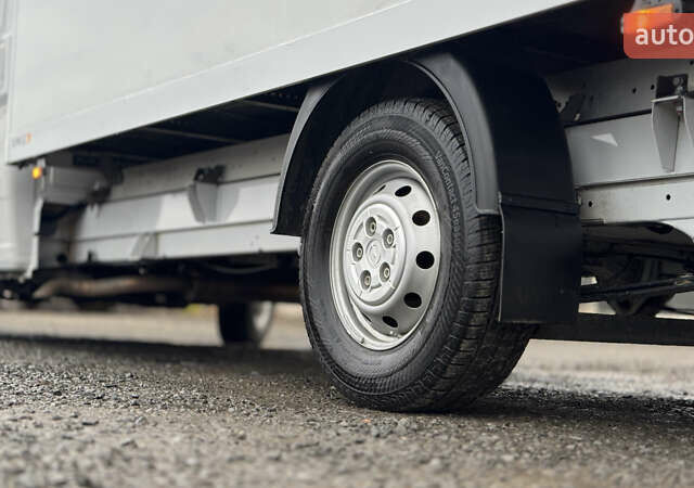 Белый Опель Movano, объемом двигателя 2.2 л и пробегом 220 тыс. км за 25899 $, фото 9 на Automoto.ua