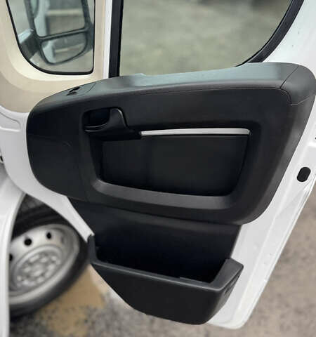 Белый Опель Movano, объемом двигателя 2.2 л и пробегом 220 тыс. км за 25899 $, фото 13 на Automoto.ua