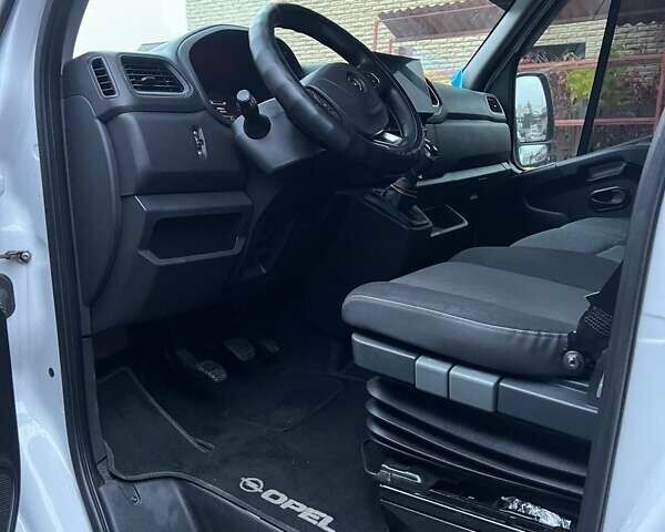 Белый Опель Movano, объемом двигателя 2.3 л и пробегом 209 тыс. км за 21000 $, фото 4 на Automoto.ua