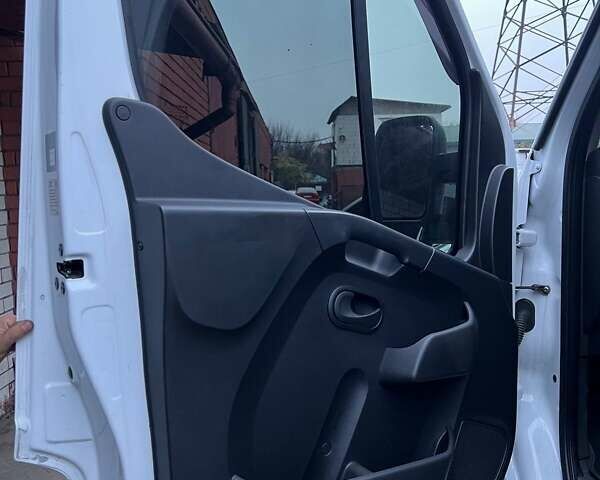 Белый Опель Movano, объемом двигателя 2.3 л и пробегом 209 тыс. км за 21000 $, фото 2 на Automoto.ua