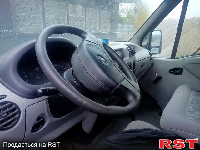 Белый Опель Movano, объемом двигателя 2.2 л и пробегом 155 тыс. км за 3500 $, фото 4 на Automoto.ua