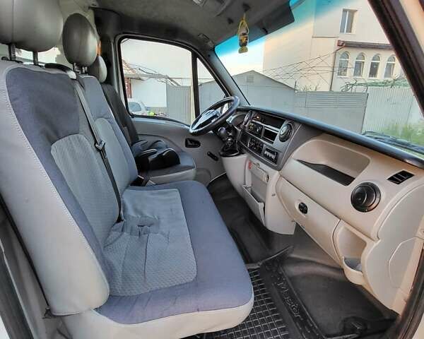 Белый Опель Movano, объемом двигателя 2.5 л и пробегом 250 тыс. км за 4999 $, фото 6 на Automoto.ua