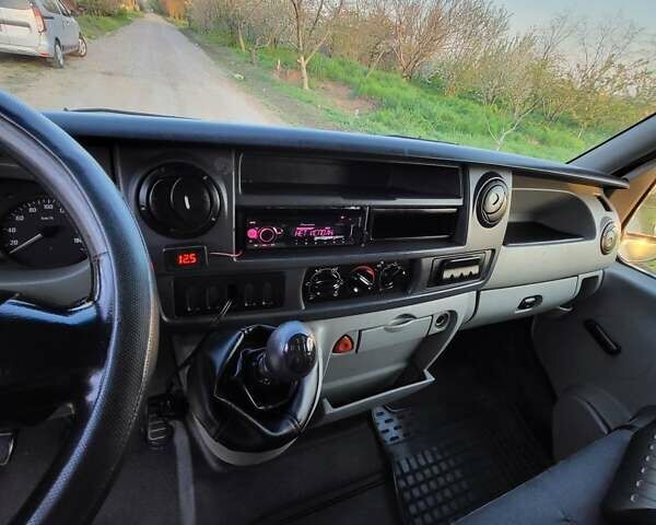 Белый Опель Movano, объемом двигателя 2.5 л и пробегом 250 тыс. км за 4999 $, фото 10 на Automoto.ua