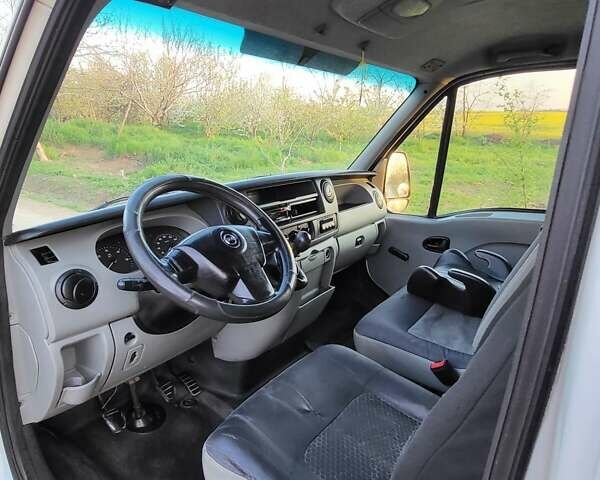 Белый Опель Movano, объемом двигателя 2.5 л и пробегом 250 тыс. км за 4999 $, фото 11 на Automoto.ua