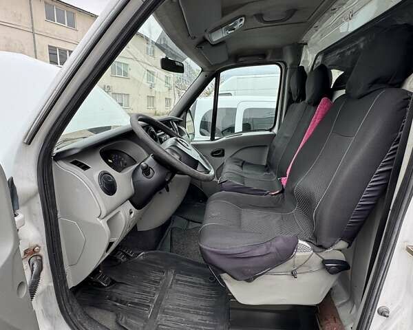Белый Опель Movano, объемом двигателя 2.46 л и пробегом 350 тыс. км за 6200 $, фото 2 на Automoto.ua
