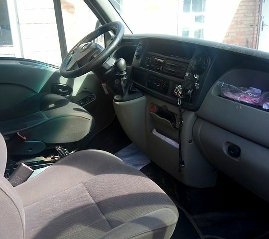 Белый Опель Movano, объемом двигателя 2.5 л и пробегом 400 тыс. км за 6200 $, фото 7 на Automoto.ua