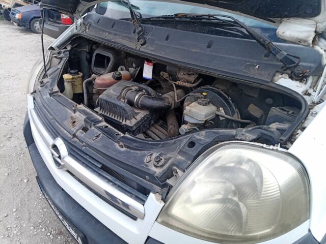 Белый Опель Movano, объемом двигателя 2.5 л и пробегом 419 тыс. км за 6700 $, фото 3 на Automoto.ua