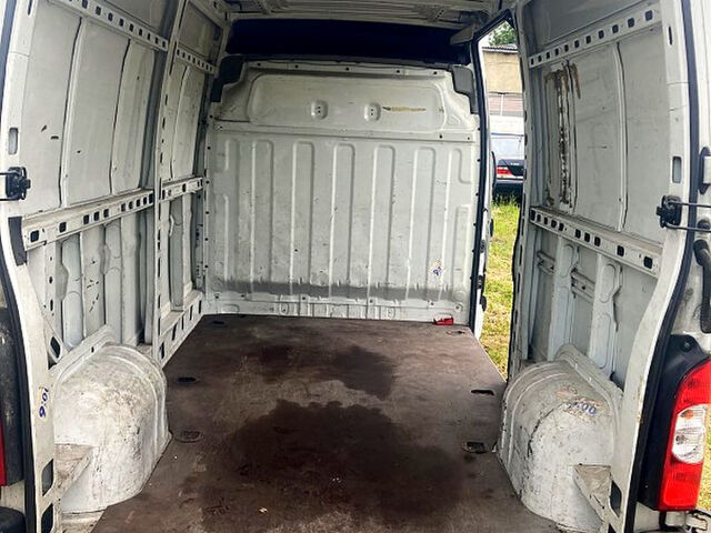 Белый Опель Movano, объемом двигателя 2.5 л и пробегом 267 тыс. км за 7480 $, фото 5 на Automoto.ua