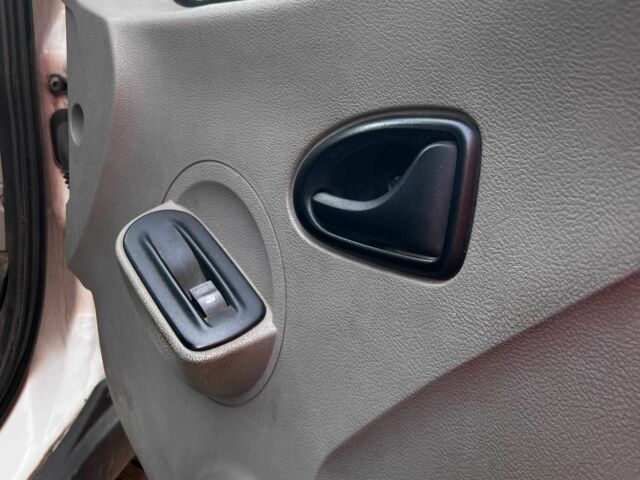 Белый Опель Movano, объемом двигателя 2.5 л и пробегом 372 тыс. км за 6700 $, фото 3 на Automoto.ua