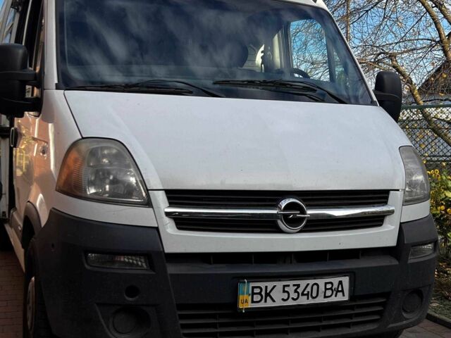 Белый Опель Movano, объемом двигателя 2.5 л и пробегом 372 тыс. км за 6700 $, фото 1 на Automoto.ua