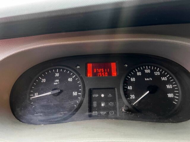 Белый Опель Movano, объемом двигателя 2.5 л и пробегом 372 тыс. км за 6700 $, фото 7 на Automoto.ua