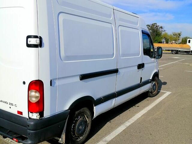 Белый Опель Movano, объемом двигателя 2.5 л и пробегом 300 тыс. км за 6500 $, фото 9 на Automoto.ua