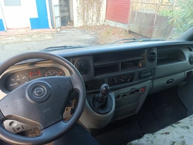 Белый Опель Movano, объемом двигателя 2.5 л и пробегом 282 тыс. км за 4100 $, фото 1 на Automoto.ua