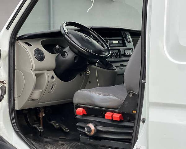 Білий Опель Movano, об'ємом двигуна 2.5 л та пробігом 641 тис. км за 10500 $, фото 11 на Automoto.ua