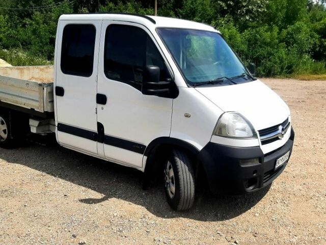 Белый Опель Movano, объемом двигателя 2.5 л и пробегом 343 тыс. км за 9200 $, фото 1 на Automoto.ua