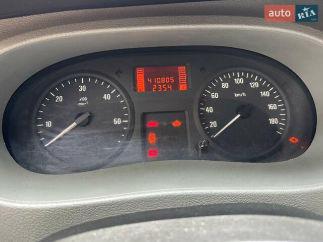 Белый Опель Movano, объемом двигателя 2.5 л и пробегом 411 тыс. км за 7600 $, фото 12 на Automoto.ua