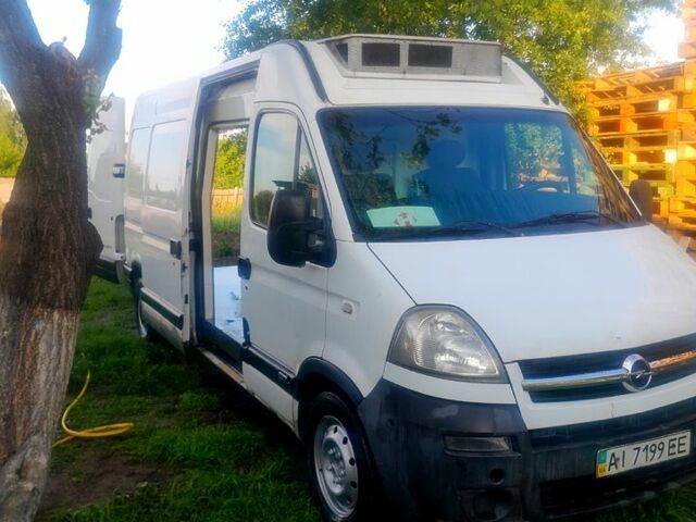 Белый Опель Movano, объемом двигателя 2.5 л и пробегом 300 тыс. км за 9000 $, фото 1 на Automoto.ua