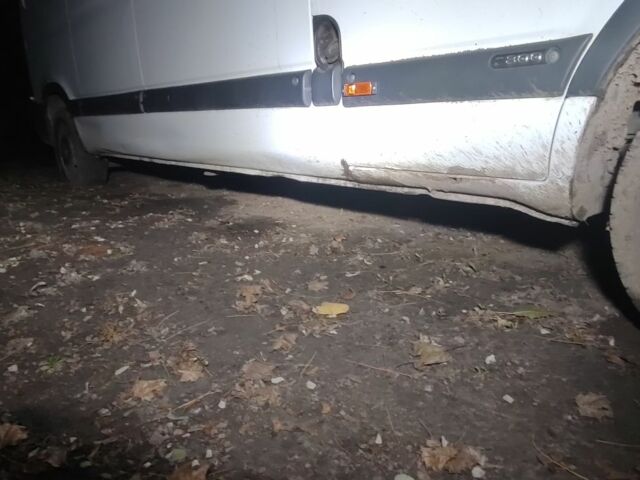 Белый Опель Movano, объемом двигателя 2 л и пробегом 400 тыс. км за 4300 $, фото 1 на Automoto.ua