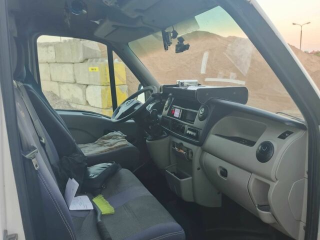 Білий Опель Movano, об'ємом двигуна 2.5 л та пробігом 430 тис. км за 8000 $, фото 3 на Automoto.ua
