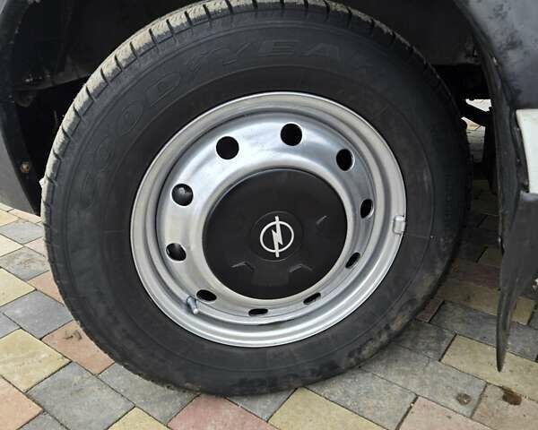 Белый Опель Movano, объемом двигателя 2.5 л и пробегом 89 тыс. км за 8700 $, фото 13 на Automoto.ua